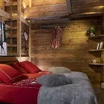 In With Sauna & Hot Tub