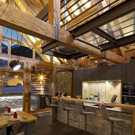 In With Sauna & Hot Tub *