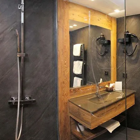 Chalet In With Sauna & Hot Tub