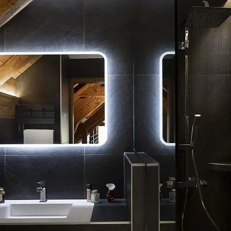 In With Sauna & Hot Tub Chalet *