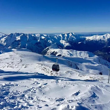 Domek alpejski In With Sauna & Hot Tub