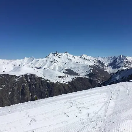 Domek alpejski In With Sauna & Hot Tub