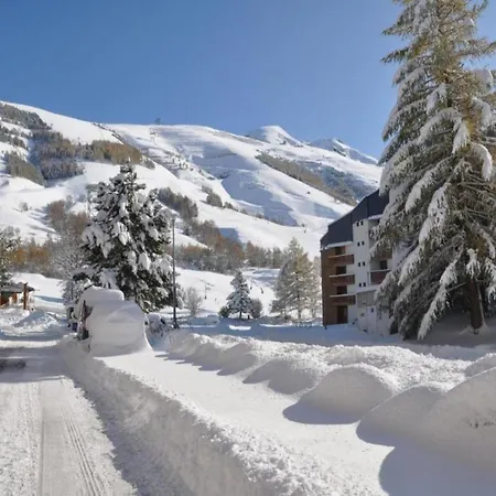 In With Sauna & Hot Tub Domek alpejski