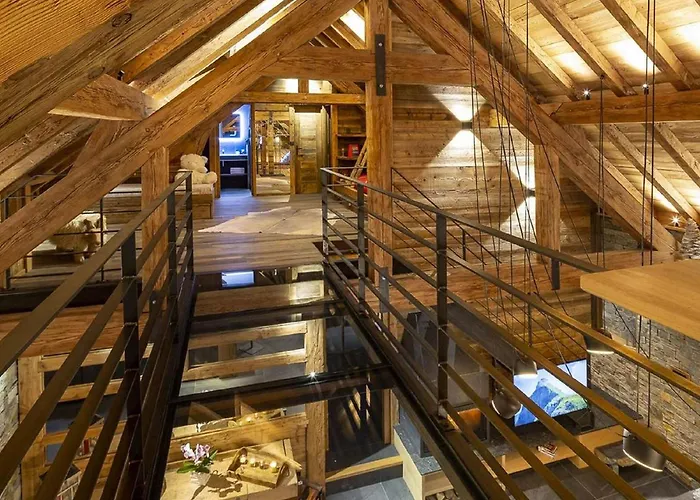 In With Sauna & Hot Tub شاليه