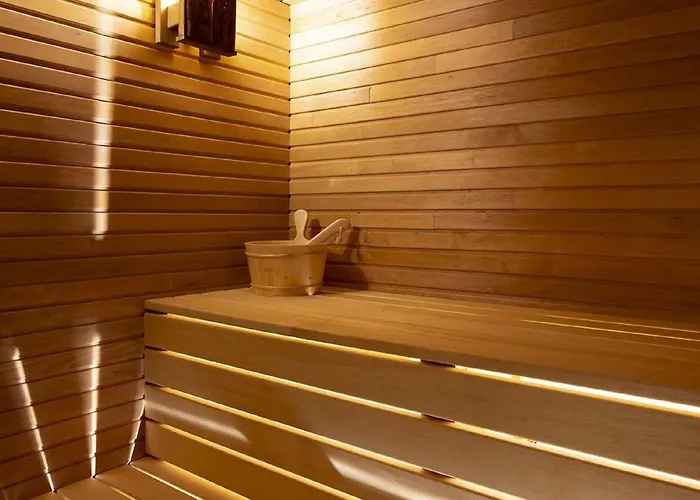 In With Sauna & Hot Tub شاليه