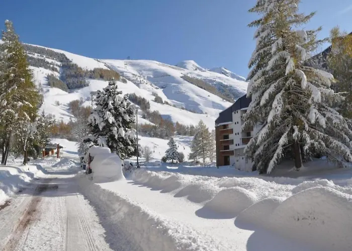 In With Sauna & Hot Tub Domek alpejski