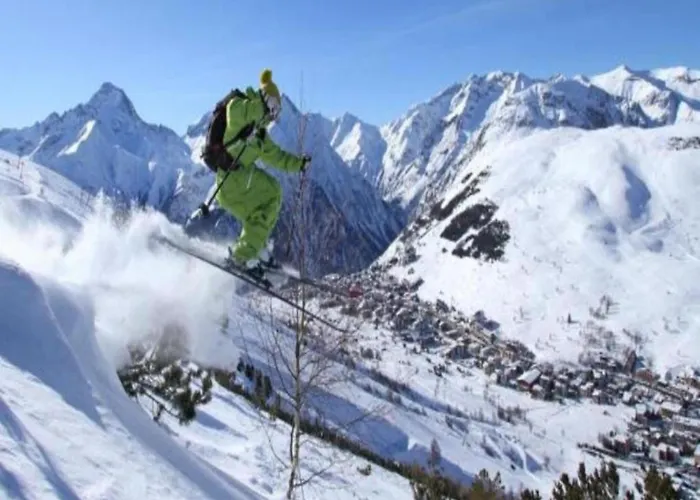 In With Sauna & Hot Tub Domek alpejski Les Deux Alpes