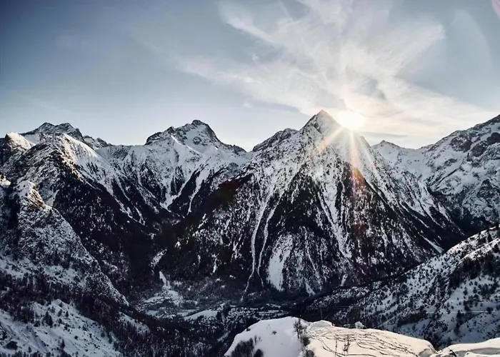 In With Sauna & Hot Tub شاليه